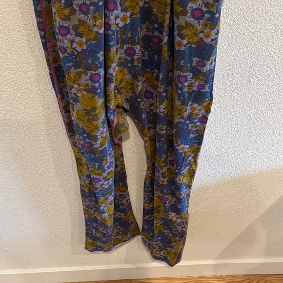 Natural Life Blue and Purple Floral Top - Picture 7 of 7